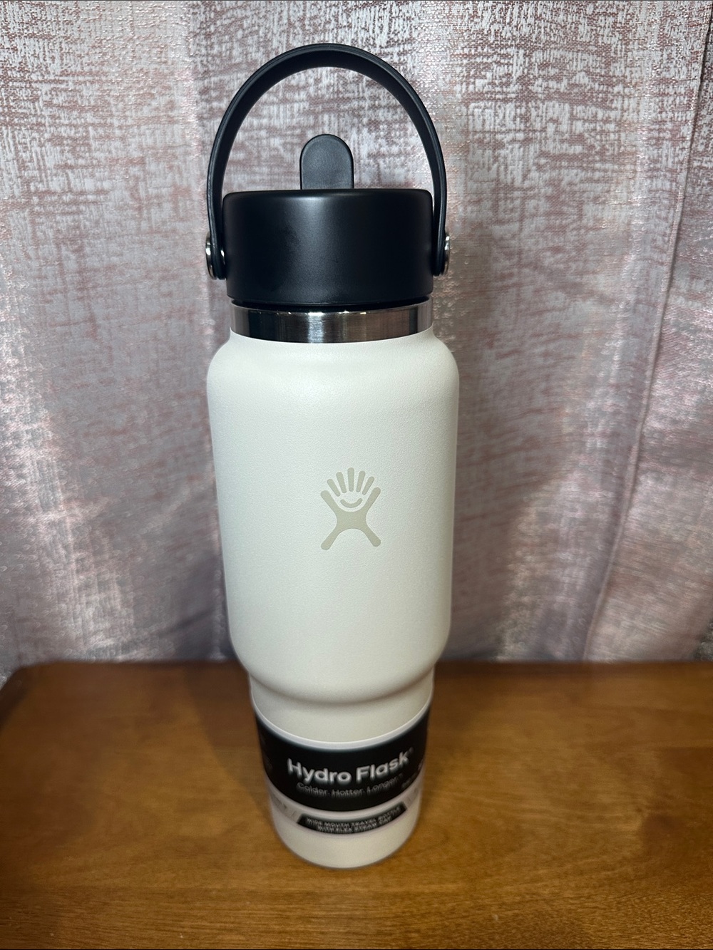Hydro Flask Cream White Bottle with Black Lid and Handle can 32oz